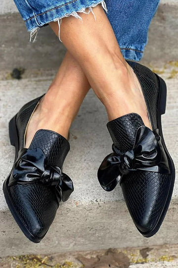 BLACK LOAFER WITH SHINY BOW |