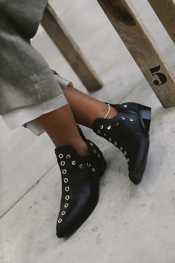 POINTED STUDDED ANKLE BOOT |