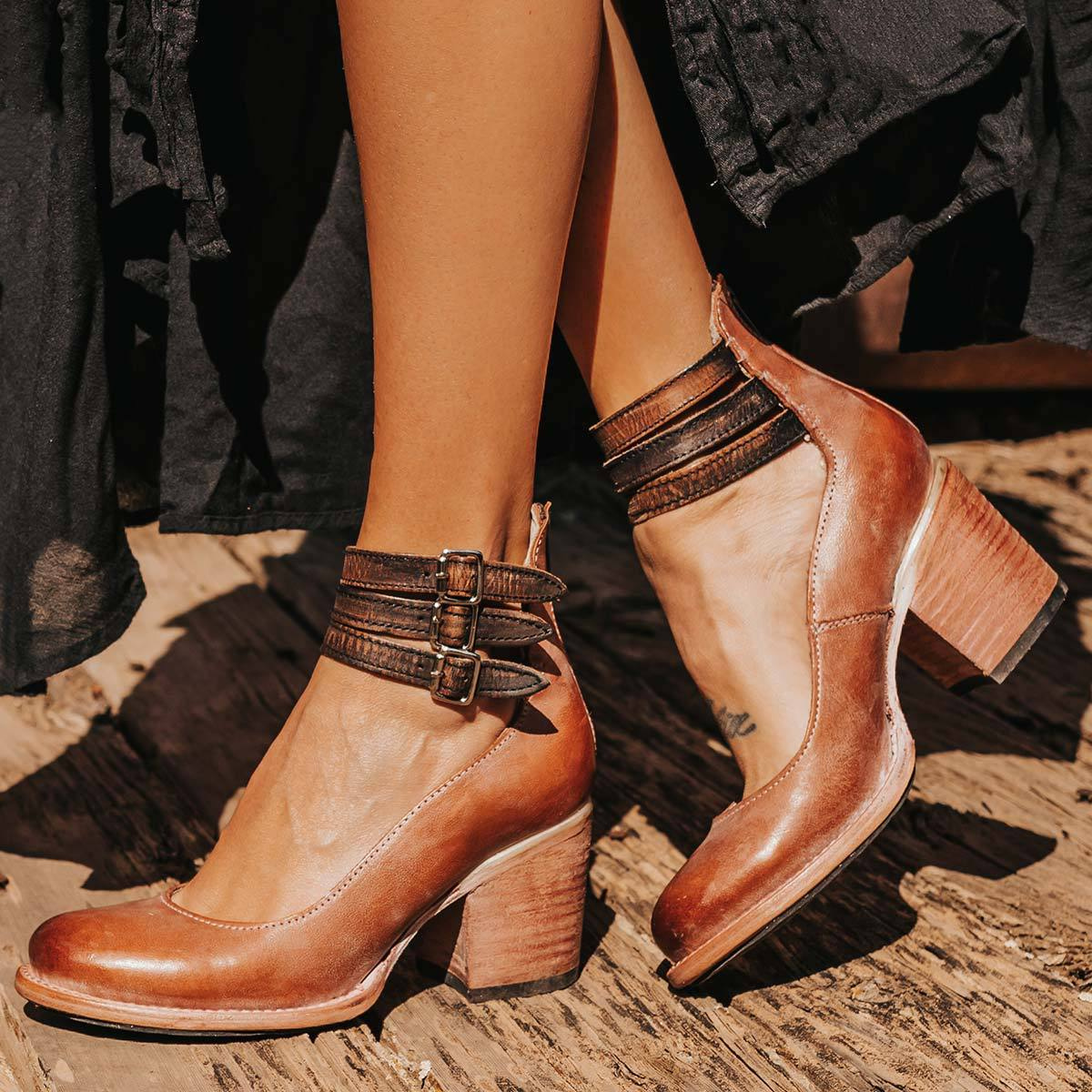 VINTAGE LEATHER STRAP HEELS |
