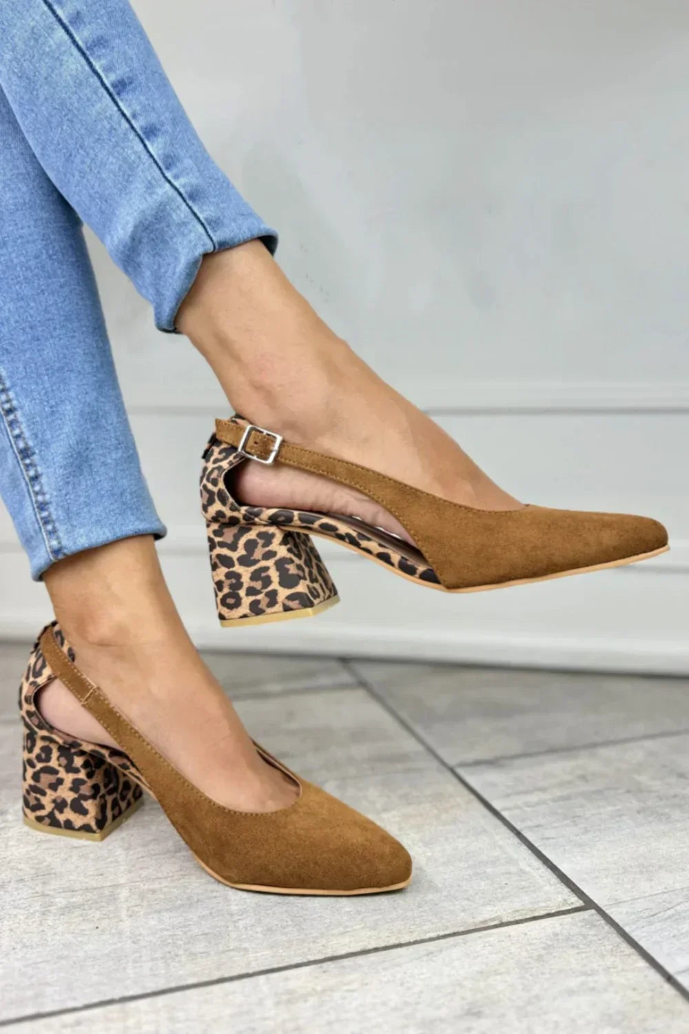LEOPARD PRINT HEEL SLINGBACKS |