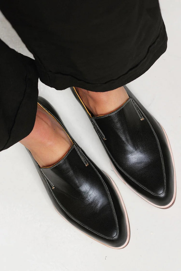 ELEGANT MINIMALIST LOAFERS |