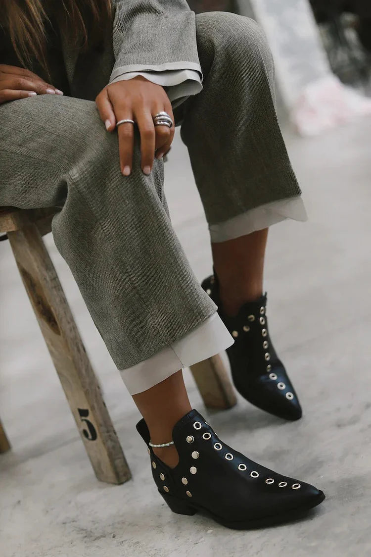 POINTED STUDDED ANKLE BOOT |