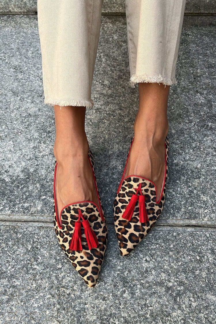 POINTED LOAFER WITH RED TASSELS |