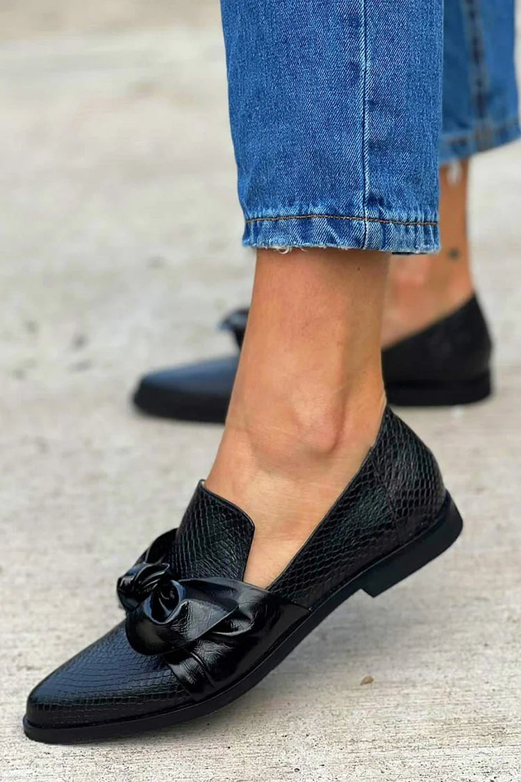 BLACK LOAFER WITH SHINY BOW |