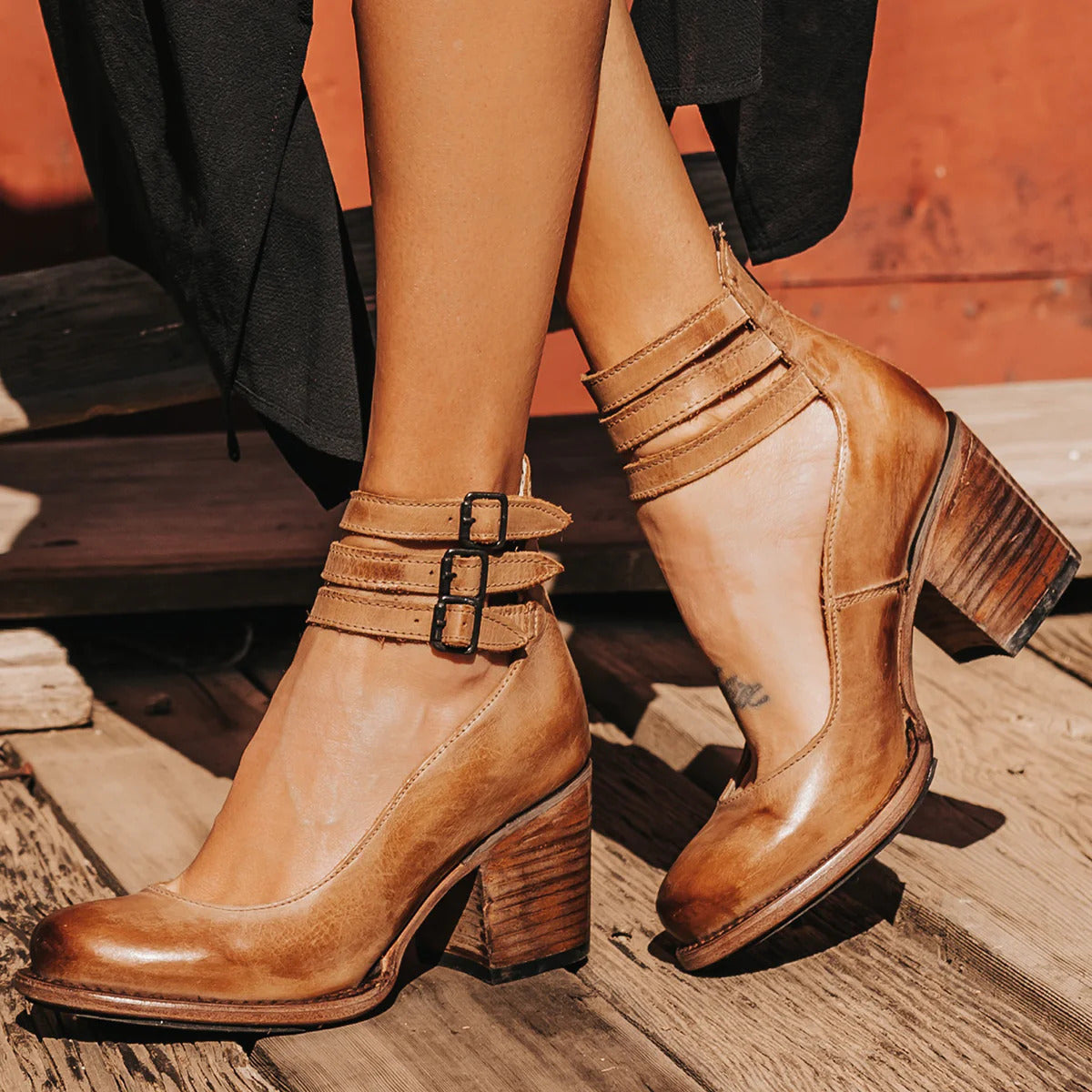 VINTAGE LEATHER STRAP HEELS |