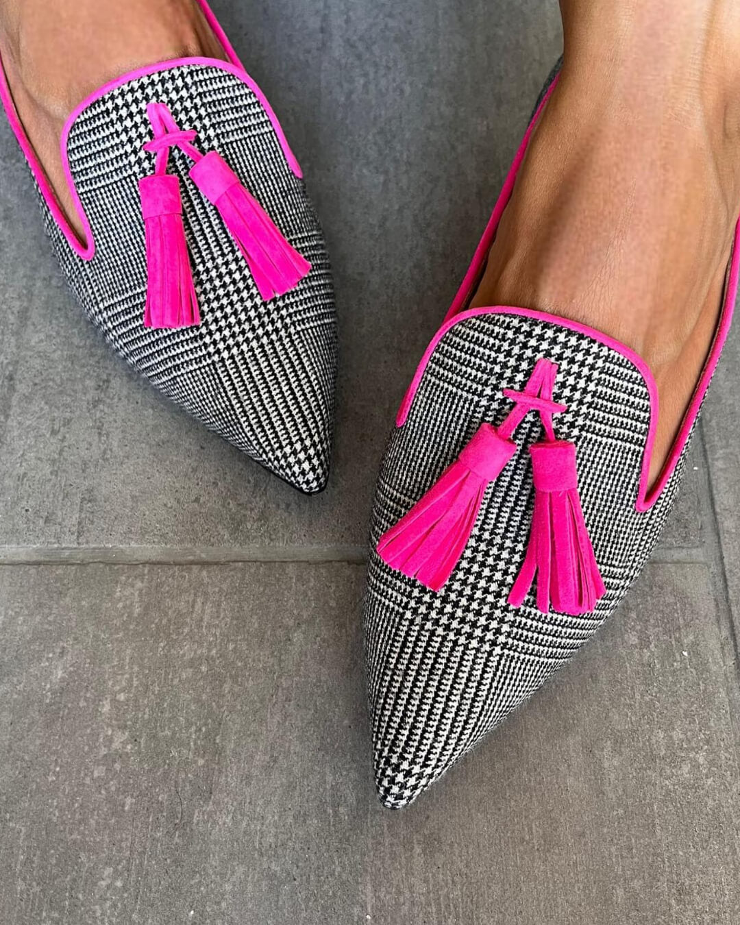 POINTED LOAFER WITH FLUO FRINGES |