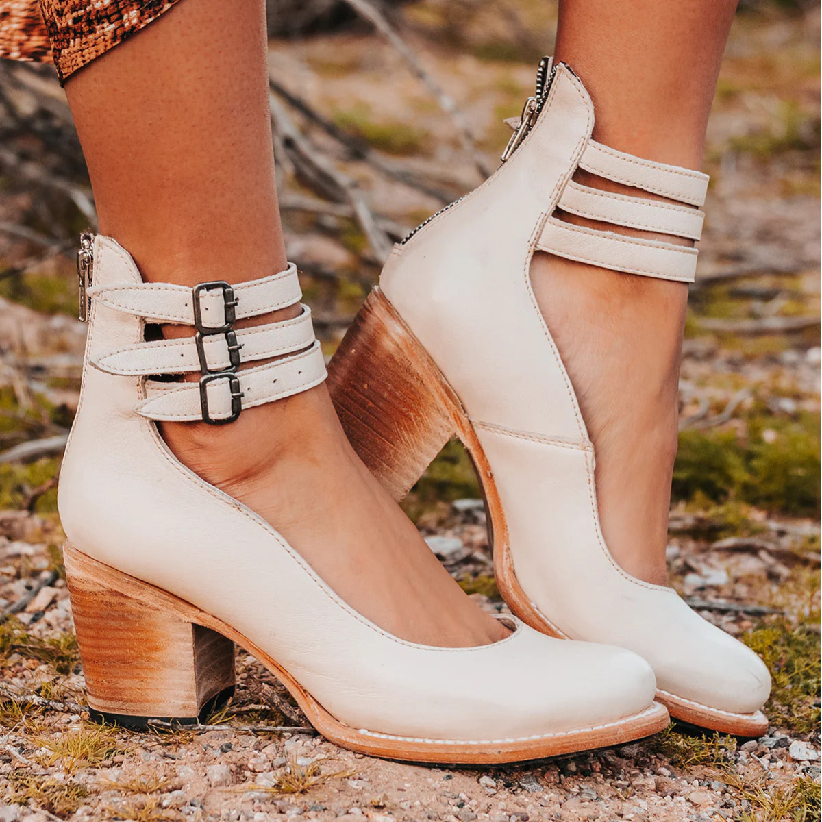 VINTAGE LEATHER STRAP HEELS |