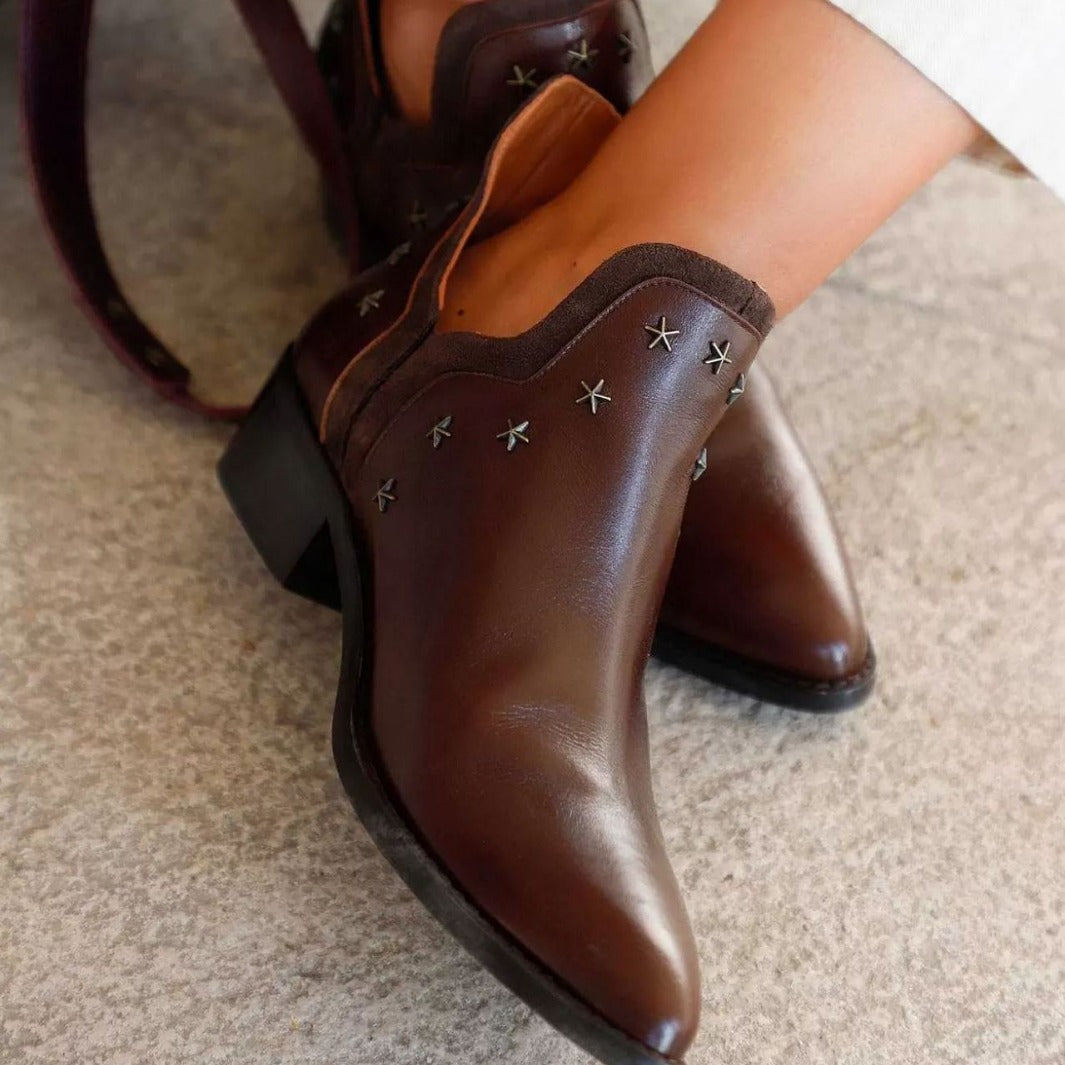 WESTERN BOOTS WITH STUDS |