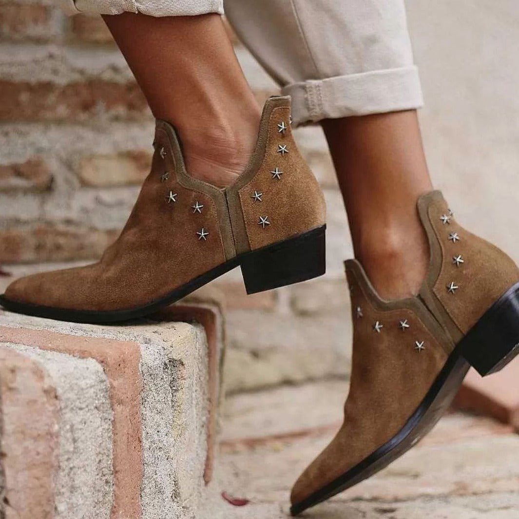 WESTERN BOOTS WITH STUDS |