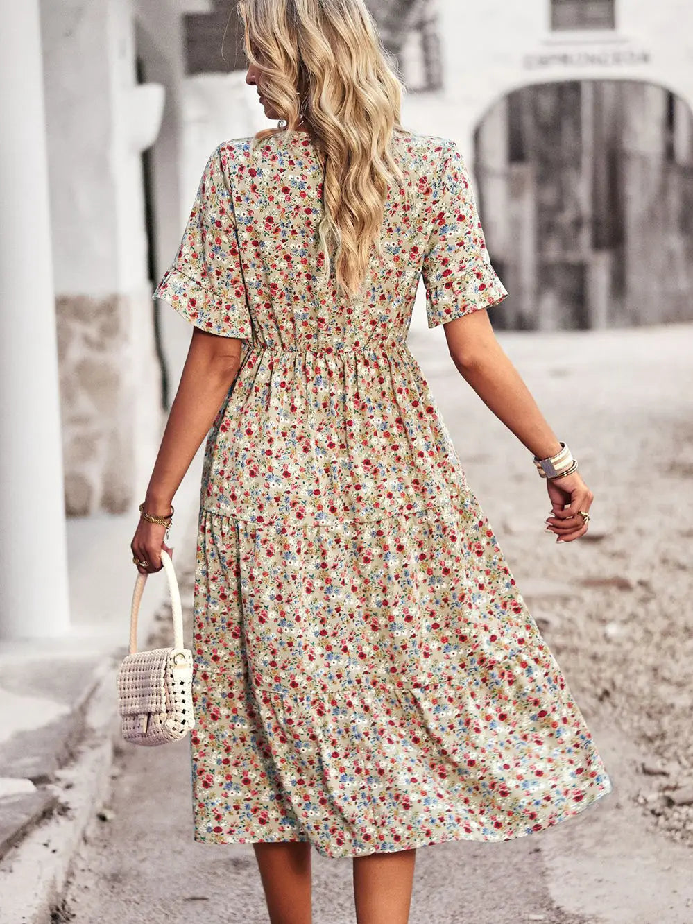 Layla | Chic V-Neck Floral Dress