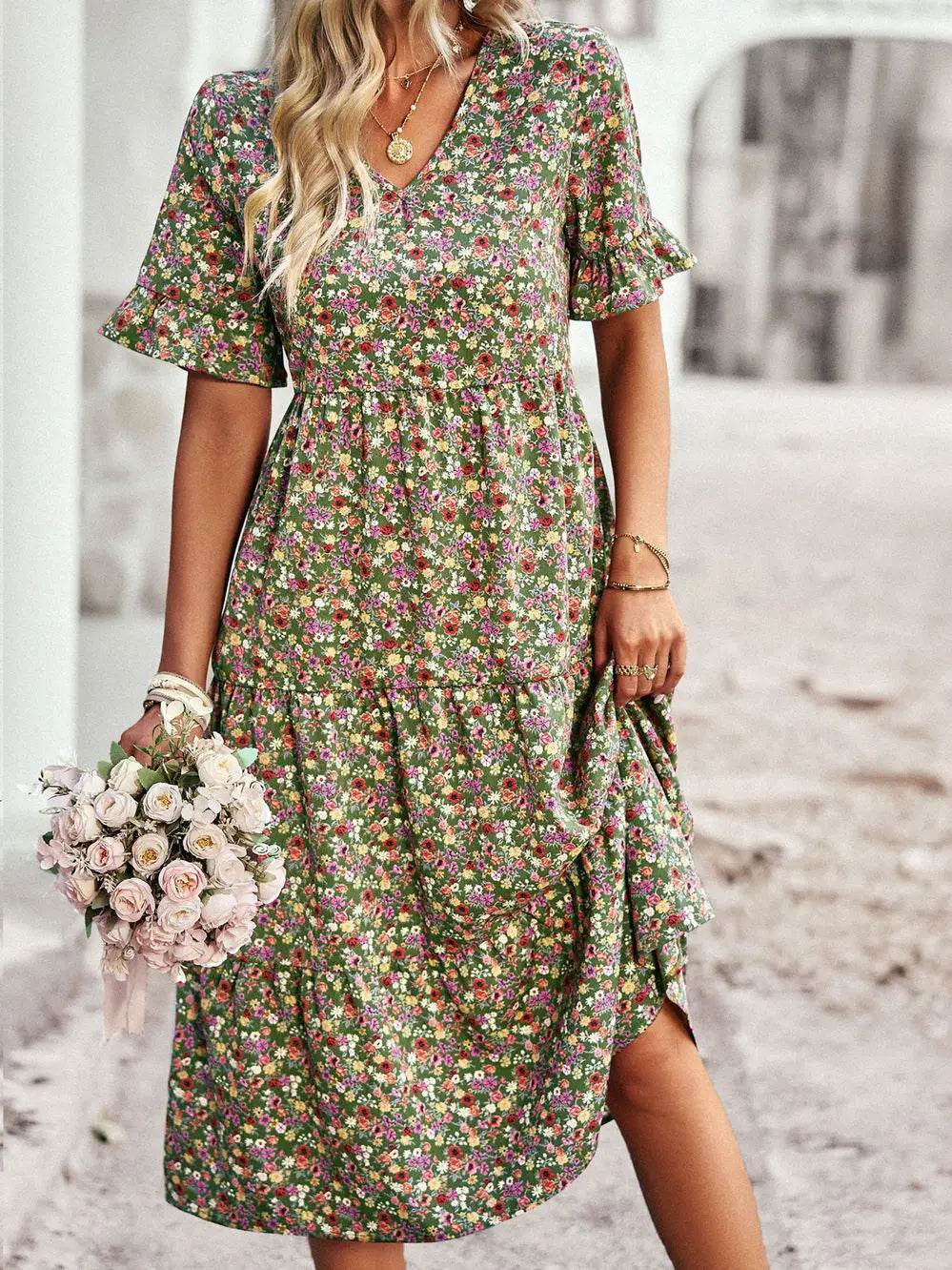 Layla | Chic V-Neck Floral Dress