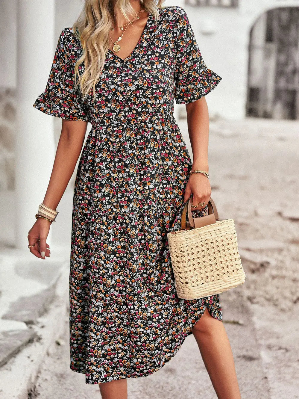 Layla | Chic V-Neck Floral Dress