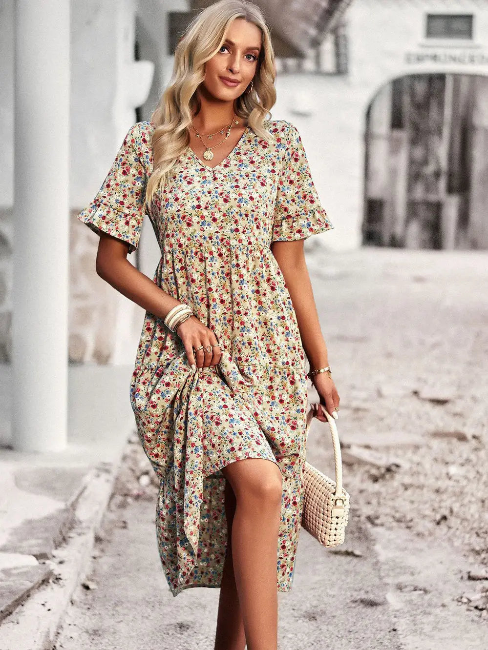 Layla | Chic V-Neck Floral Dress