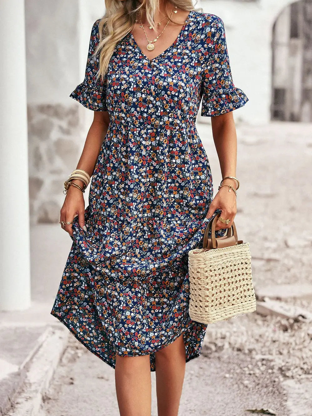 Layla | Chic V-Neck Floral Dress