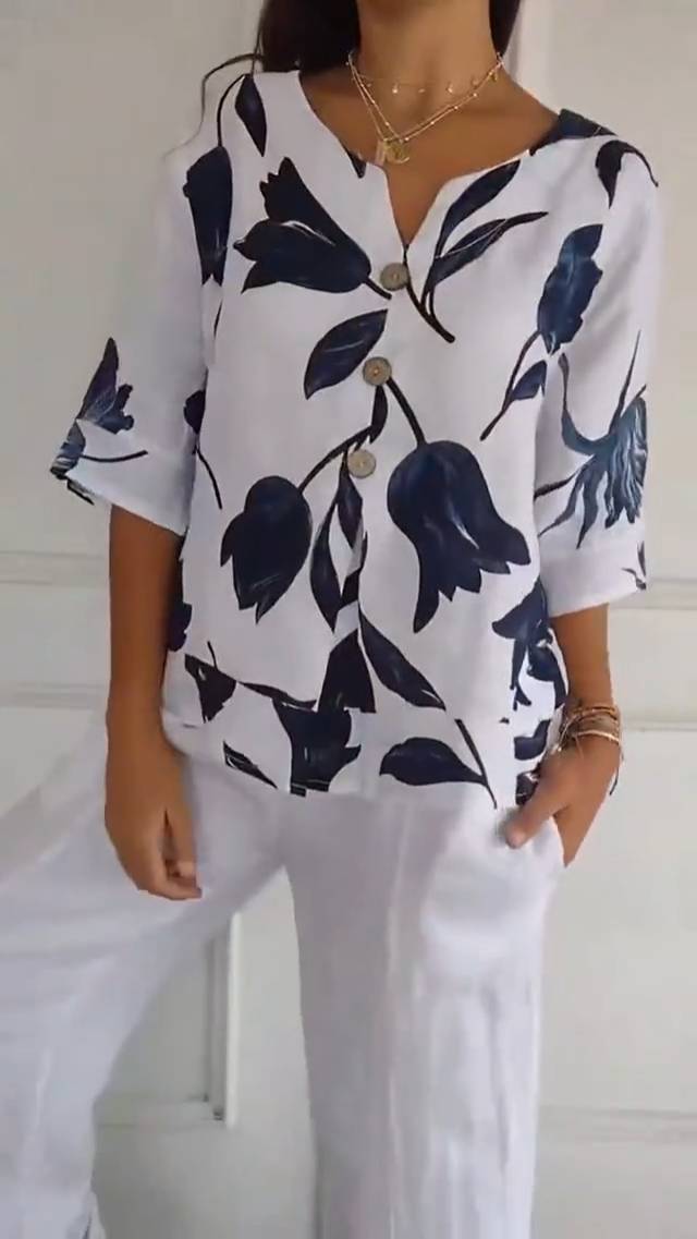 Abigail | Cozy V-Neck Tee